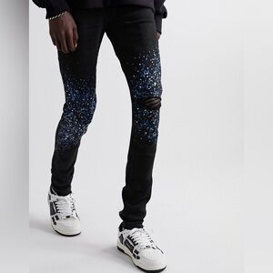 Amiri Crystal Paint Splash Jeans in Black!
Size 33!!!